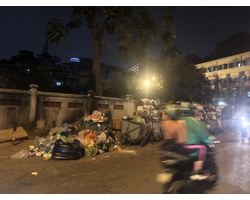 Quá tải rác ở Hà Nội