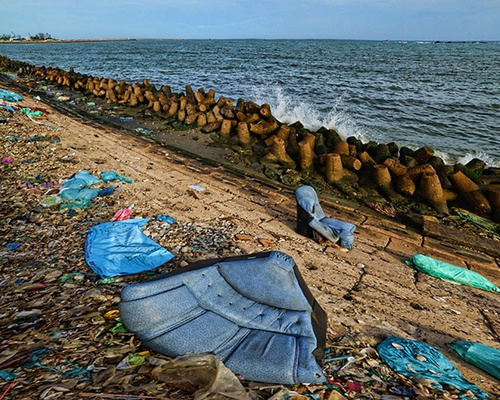 Ý thức kém làm ô nhiễm cả một vùng biển