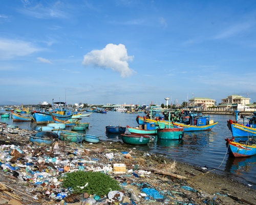 rác thải nhựa tàn phá cảng phú hài