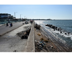 biển Phan Thiết dọc bờ kè  phường Đức Thắng- Lạc Đạo bị xâm hại rác thải